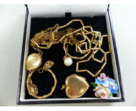 A 9ct GOLD AND OPAL PENDANT, A 9ct GOLD AND PEARL PENDANT, A PAIR OF 9ct GOLD HOOP EARRINGS AND A SELECTION OF ROLLED GOLD. G