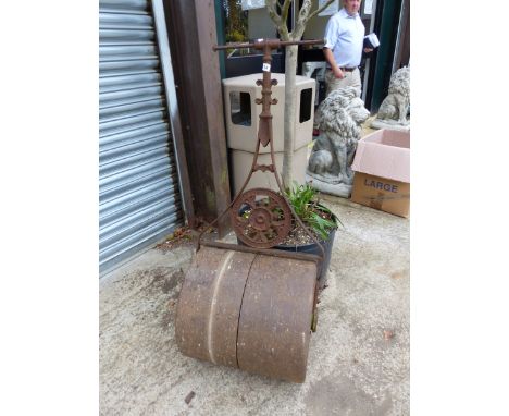 A VICTORIAN GARDEN ROLLER. 