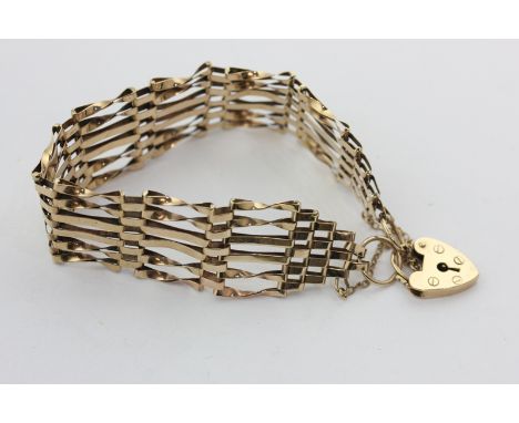 A 9ct gold gate link bracelet with padlock clasp, 12.9g