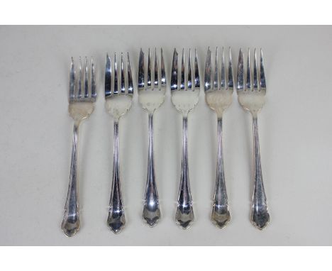 A set of six George VI silver cake forks, maker R F Mosley & Co, Sheffield 1942, 5.5oz