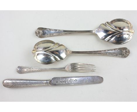 A pair of Edward VII silver serving spoons with fluted shaped bowls, Sheffield 1905, 18cm,. and a Victorian silver christenin