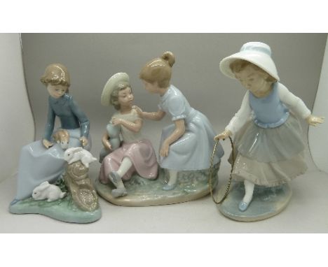 Three Nao figures