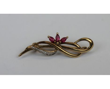 9ct gold stone set brooch 