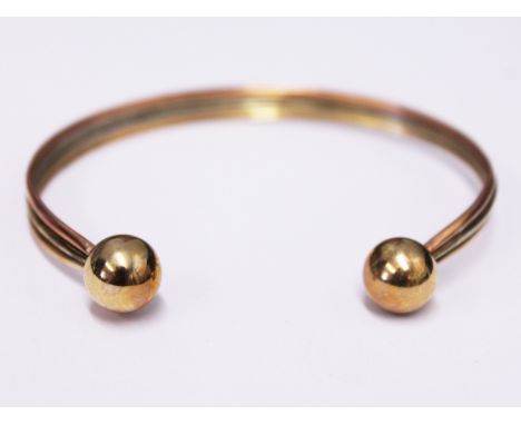 A 9ct three colour gold bangle, diam. 6.5cm, wt. 6g