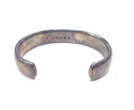 A hallmakred silver bangle