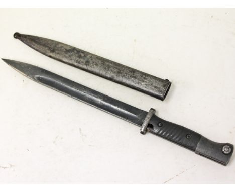 A German WWI bayonet and scabbard, length 40.5cm