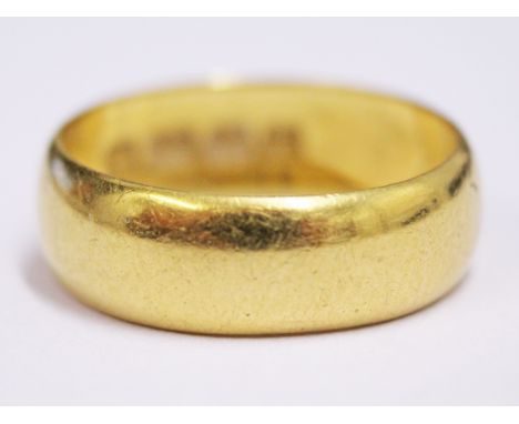 A 22ct gold ring, wt. 5.1g, size K