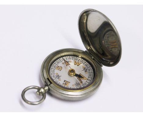 A First World War Dennison pocket compass, diam. 4.5cm
