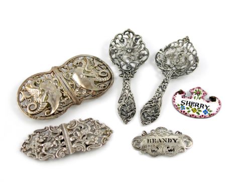 A mixed lot, comprising silver items: an Edwardian buckle, by William Hutton and Sons Limited, London 1901, the two sections 