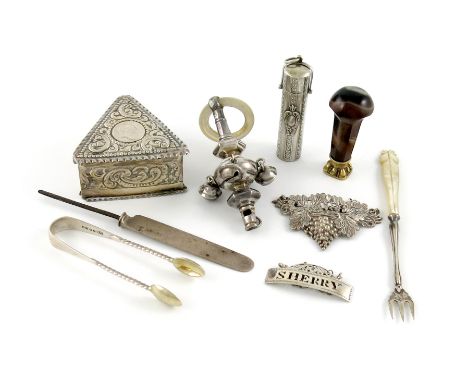 A mixed lot of silver items, comprising: a Victorian trinket box of triangular form, London 1889, the cover set with a coin, 