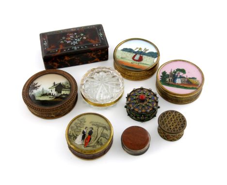 λ A small collection of boxes, comprising: a tortoiseshell and lacquered papier-mache snuff box, the hinged cover inlaid with