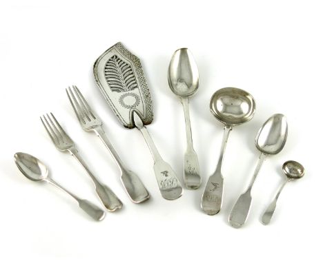 A mixed lot of silver Fiddle pattern flatware, comprising: a George III fish slice, by Peter and William Bateman, London 1813