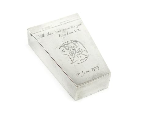 A presentation Britannia standard silver snuff box, by Lee and Wigfall, Sheffield 1924, tapering rectangular form, the flush 