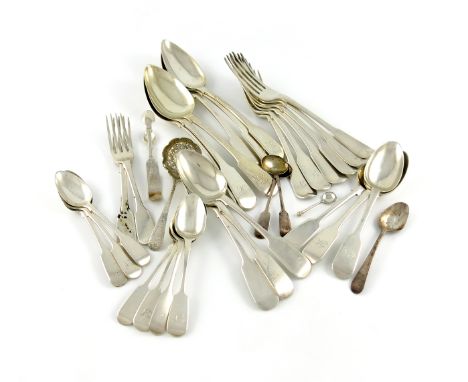 A mixed lot of silver Fiddle pattern flatware, various dates and makers, comprising: six tablespoons, six table forks, six de