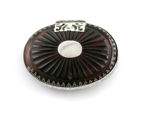 λ A late-17th century / early-18th century silver and tortoiseshell snuff box, circa 1700, oval form, fluted cover and base, 