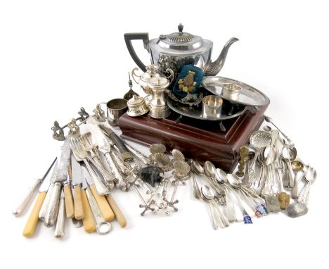 λ A mixed lot, comprising silver items: a set of eighteen fruit knives and seventeen forks, with mother-of-pearl handles, She