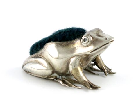 An Edwardian novelty silver frog pin cushion, by Allday and Lovekin, Birmingham 1908, modelled in a seated position, length 4