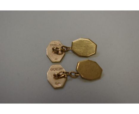 A pair of gold cufflinks, hallmarked 375, 7.6g. 