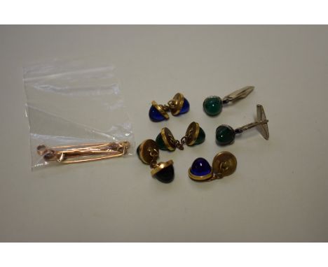 Three gold tiepins,&nbsp;hallmarked 375,&nbsp;5g; together with a pair of silver and jadeite acorn cufflinks; and two other c