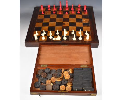 Georgian mahogany folding chess and backgammon board with barleycorn or similar bone chess set, height of king 9cm, together 