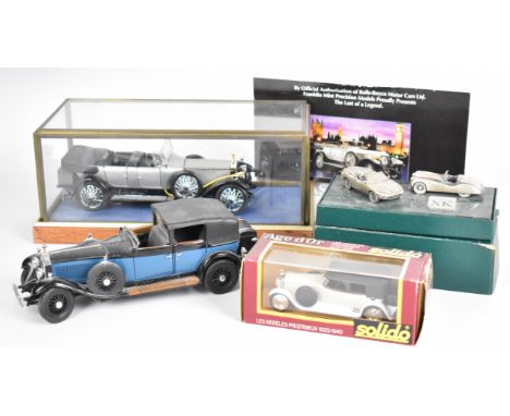 Three diecast model vintage cars by Franklin Mint and similar, one in a glass display case, together with a Jaguar paperweigh