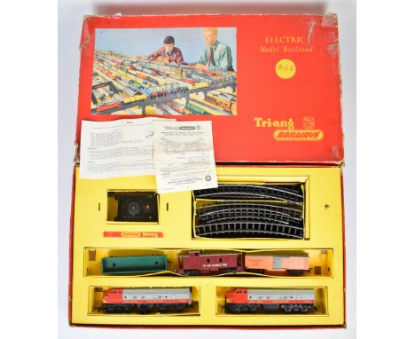Tri-ang 00 gauge model railway R3LX train set, in original box.