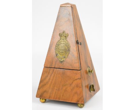 Early 20thC walnut cased clockwork metronome with brass plaque to front inscribed, Best English Make, Metronome De Maelzel, L