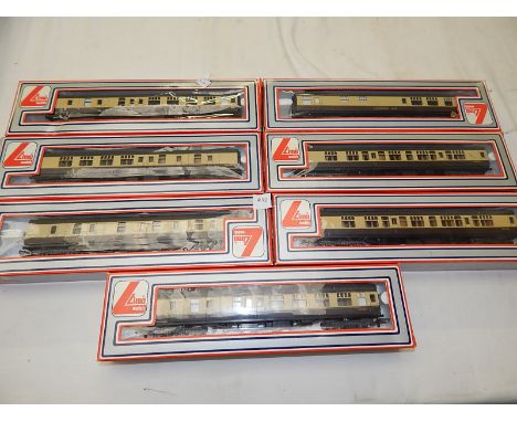 LIMA, A SET OF 7 MK1 COACHES IN CHOCOLATE & CREAM LIVERY