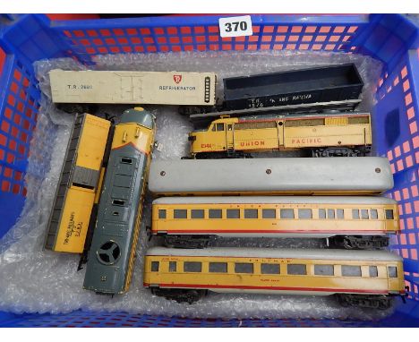 TRIANG UNION PACIFIC LOCO U/B PLUS FLEISCHMANN UNION PACIFIC ROLLING STOCK
