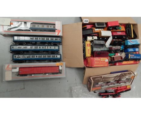 HORNBY & LIMA BOXED & U/B ROLLING STOCK, INC. HORNBY CRANE A GOOD ASSORTED SELECTION