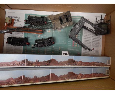 OO GAUGE : WORKING CRANE MODEL, 3 X U/B SADDLE TANKS, & SCENIC BACKDROP
