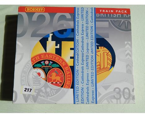 HORNBY R 2432 CATHEDRALS EXPRESS TRAIN PACK