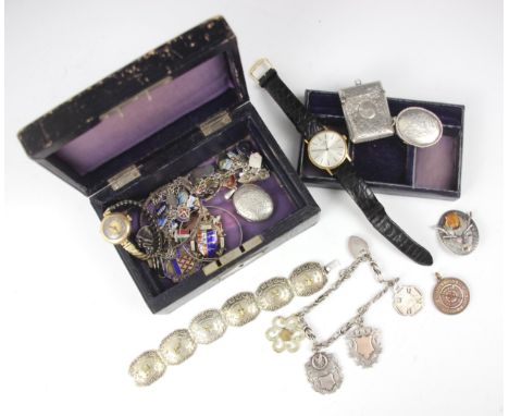 A selection of costume jewellery, including a yellow metal cased ladies wristwatch, a gold plated Rotary wristwatch, a filigr