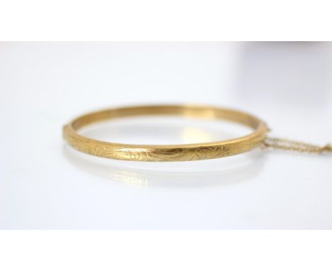 A 9ct yellow gold bangle, the hollow bangle with engraved detail to exterior, stamped ‘JS’ Chester 1961, 8gms 