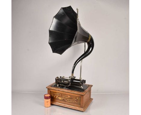 Edison Phonograph, Triumph, Model A, with Diamond B reproducer, Combination pulley and No. 10 Cygnet horn, in oak case with b