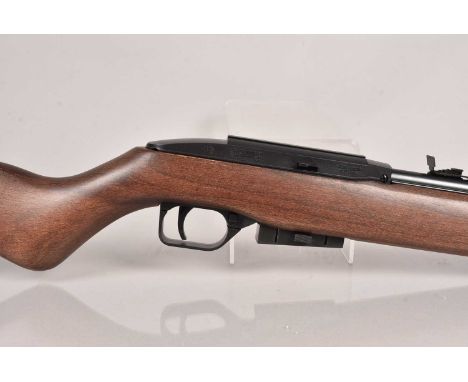 A Crosman Model 1077 CO2 .177 Air Rifle, serial N15111877, with wooden stock and retailers box, 18+ TO PURCHASE, FACE TO FACE