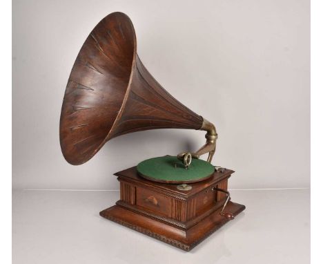 Horn Gramophone, HMV Model VII (late Senior Monarch), in oak case with dogs tooth carving, Exhibition soundbox and fluted oak