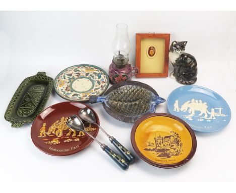 A Babbacombe pottery model of a seated cat 22cm high, a pottery oil lamp, pottery handled salad servers, decorative dishes et
