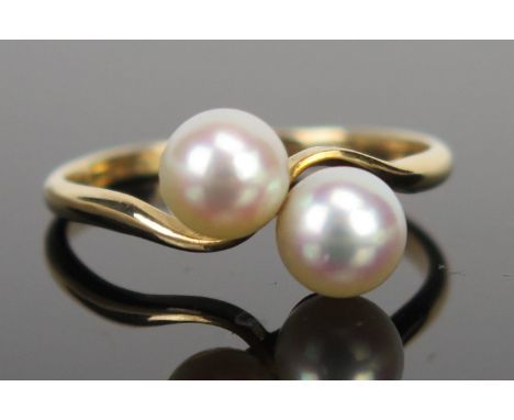 A CIRO 9ct Gold Twin untested pearl Crossover Ring, size R, 2.3g 