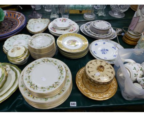 A WEDGWOOD WILD STRAWBERRY PATTERN PART COFFEE SERVICE, ROYAL DOULTON CLAIRMONT DINNER PLATES ETC, ROYAL DOULTON BURGUNDY PAT
