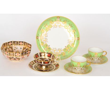 A small collection of assorted Royal Crown Derby teawares in pattern 8342 comprising five teacups, six saucers, six 18cm side