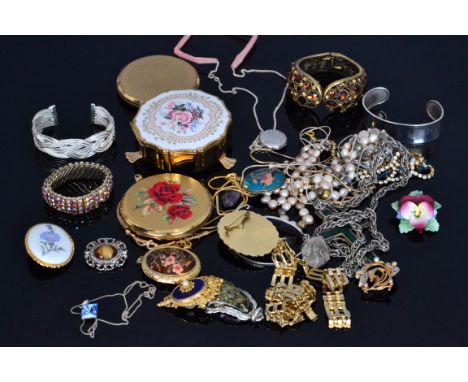 A small parcel lot of costume jewellery to include hallmarked silver circular locket, bracelet, paste set necklaces, brooches
