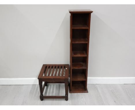 OAK LUGGAGE RACK TOGETHER WITH A CD RACK