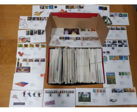 APPROXIMATELY 400 GREAT BRITAIN FIRST DAY COVERS, MOSTLY 1970S TO 2005 WITH SOME DUPLICATIONS