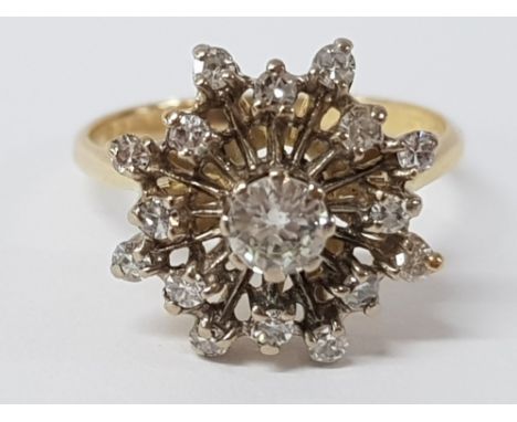 18CT YELLOW GOLD DIAMOND CLUSTER RING, 3.3G GROSS SIZE K