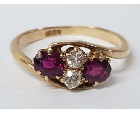 18CT YELLOW GOLD RUBY AND DIAMOND TWIST RING, 2.5G GROSS SIZE J1/2