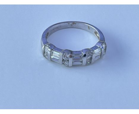 9ct gold ring set with CZ stones. Approx 2g. Ring size approx O.