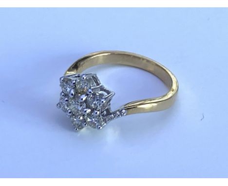 18ct yellow gold 7 stone diamond daisy cluster ring, 1ct total weight, (O).