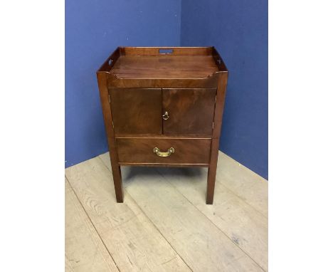 George III tray top mahogany commode, 75.5h x 53.5w x 45.5d cm. 