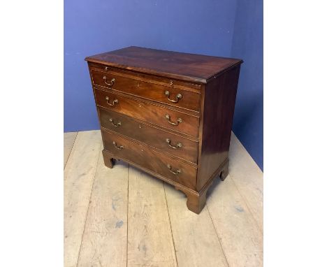 Good George III crossbanded mahogany bachelors chest of 4 long graduated drawers below a brushing slide on shaped bracket fee